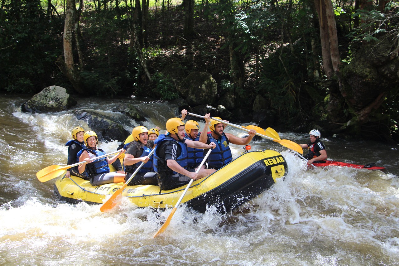Rafting sur rivière déchaînée